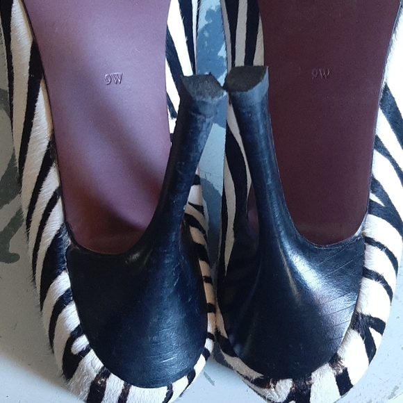 Type Z Zebra Print Pumps - Picture 4 of 10